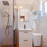 Tatil Evi Nice Home In Vela Luka With Wifi